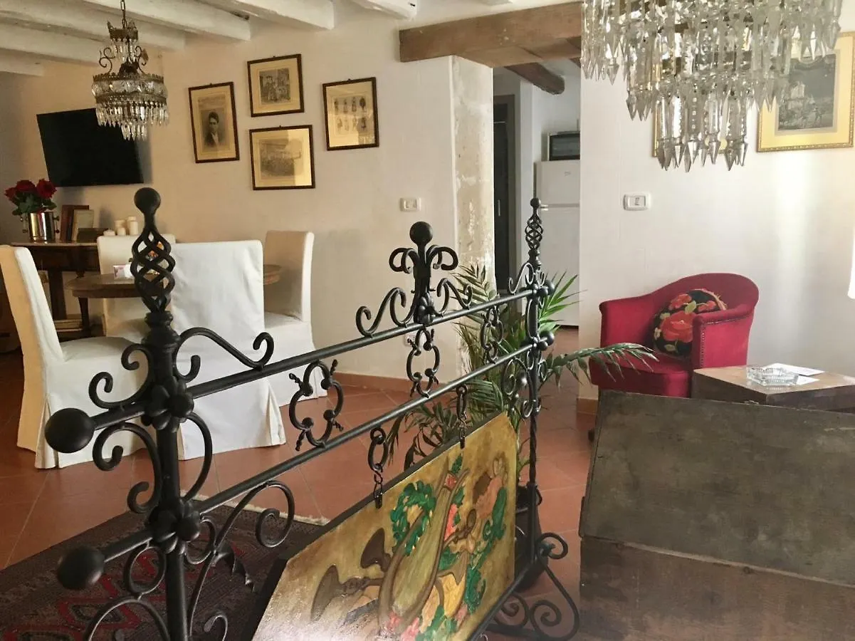 Maison Des Artistes Holiday home Syracuse