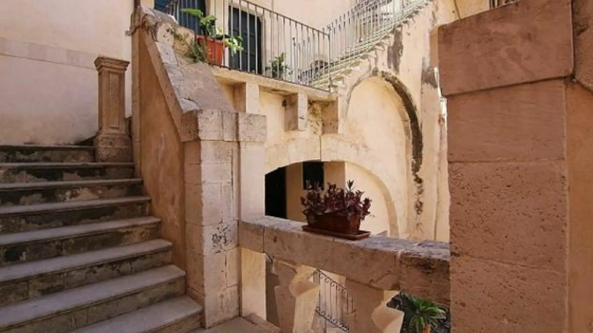 Maison Des Artistes Holiday home Syracuse